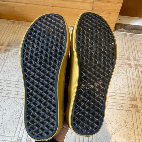 Vans x Harry Potter Golden Snitch Classic Sneakers - Picture 9 of 11